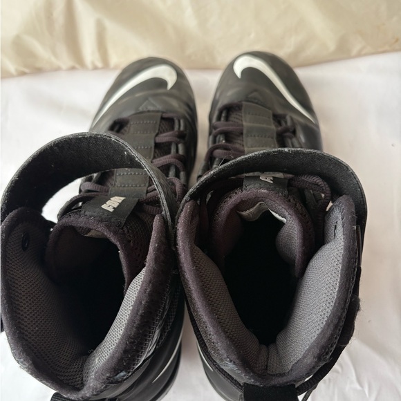 Nike‎ Charcoal and White High-Top Cleats - Picture 9 of 9